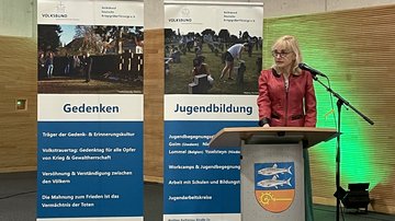 Dr. Margret Seemann, Vorsitzende Regionalverband Ludwigslust begrüßt die zahlreichen Besucher des Konzertes Zarrentin