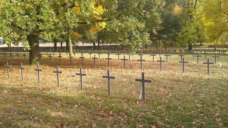 Kriegsgräberanlage - St. Laurent/ Frankreich