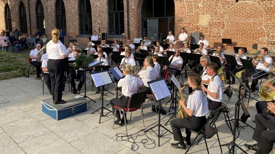 Benefiz-Konzert Zarrentin 2023 - Marinemusikkorps Kiel