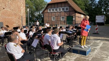 Benefiz-Konzert Zarrentin - Begrüßung Dr. Margret Seemann, Vorsitzende Regionalverband Ludwigslust